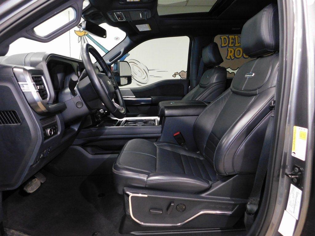 Ford F-250 SD Platinum Crew Cab 4WD 2025