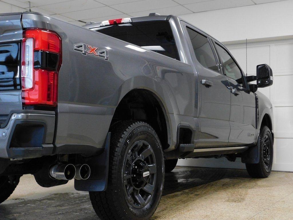 Ford F-250 SD Platinum Crew Cab 4WD 2025