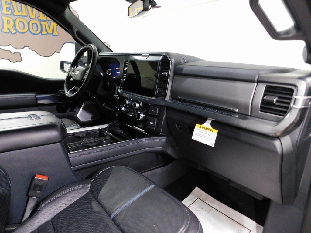 Ford F-250 SD Platinum Crew Cab 4WD 2025