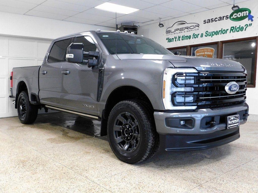 Ford F-250 SD Platinum Crew Cab 4WD 2025