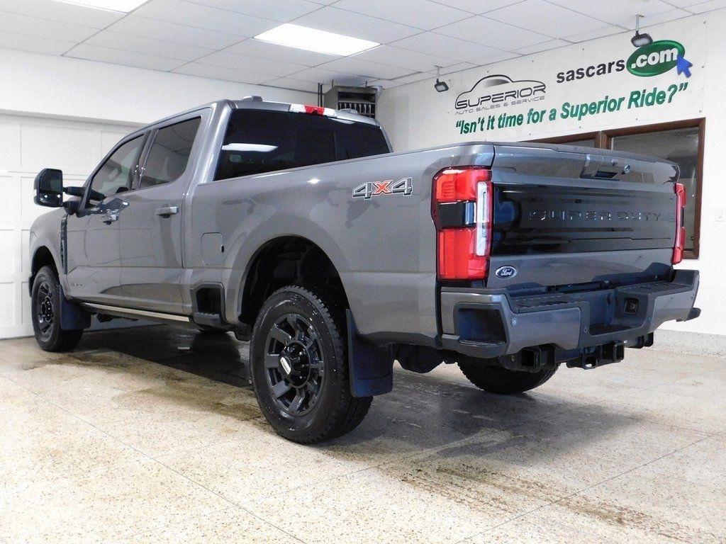 Ford F-250 SD Platinum Crew Cab 4WD 2025