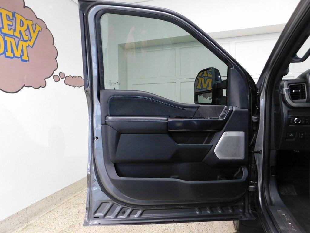 Ford F-250 SD Platinum Crew Cab 4WD 2025