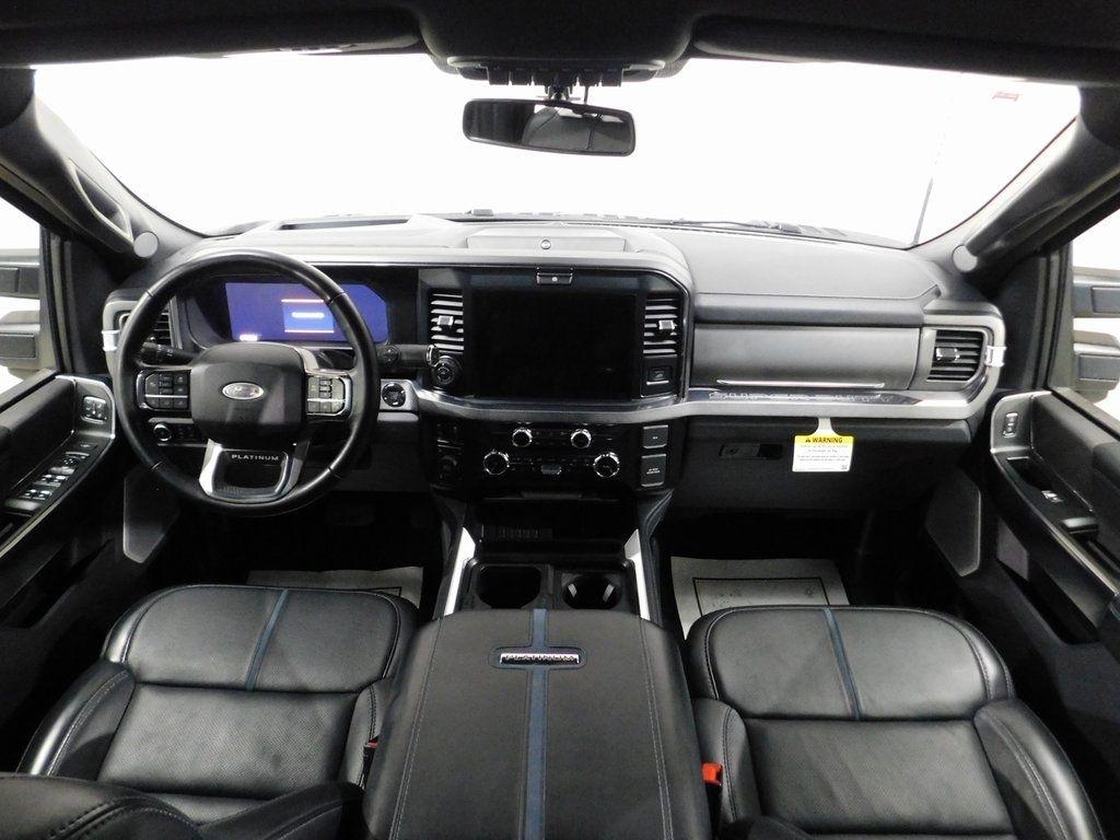 Ford F-250 SD Platinum Crew Cab 4WD 2025