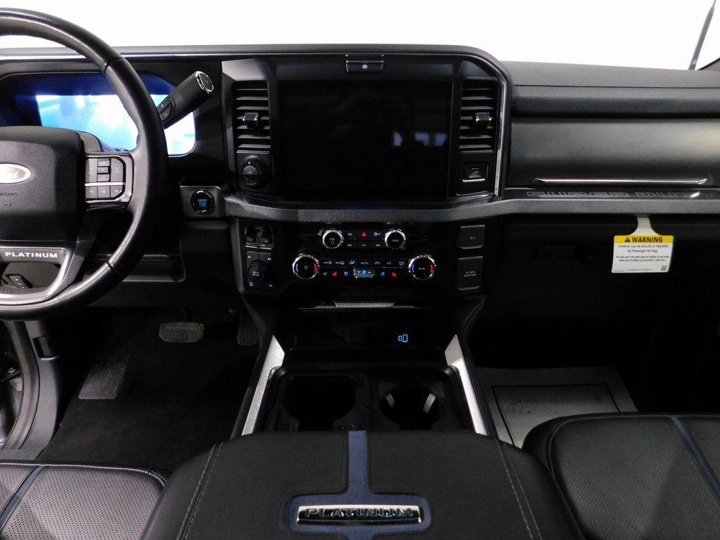 Ford F-250 SD Platinum Crew Cab 4WD 2025