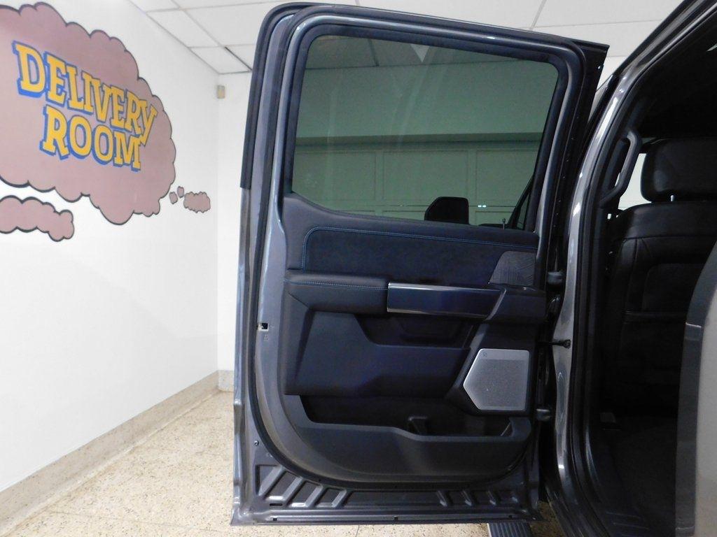 Ford F-250 SD Platinum Crew Cab 4WD 2025