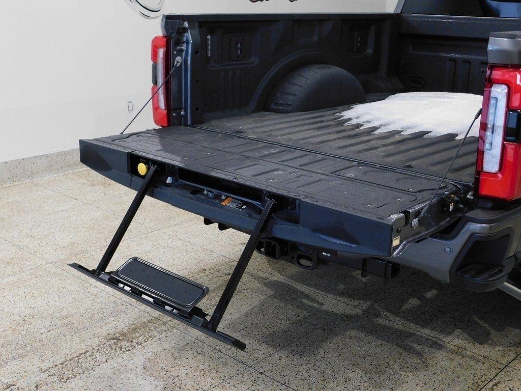 Ford F-250 SD Platinum Crew Cab 4WD 2025