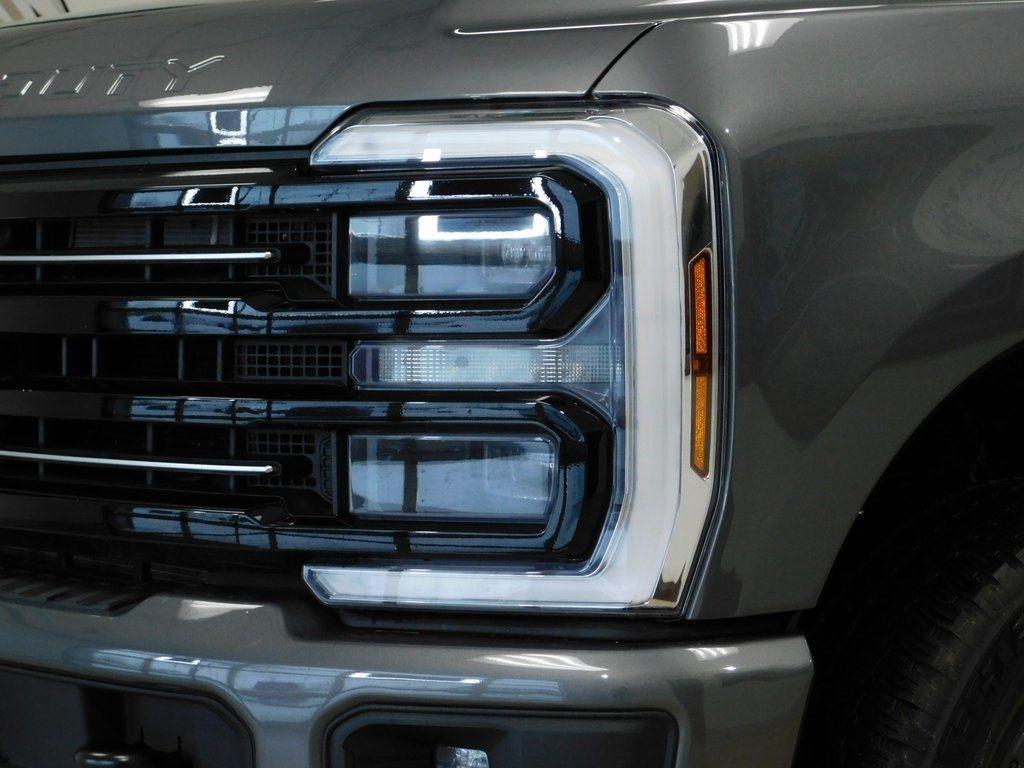 Ford F-250 SD Platinum Crew Cab 4WD 2025