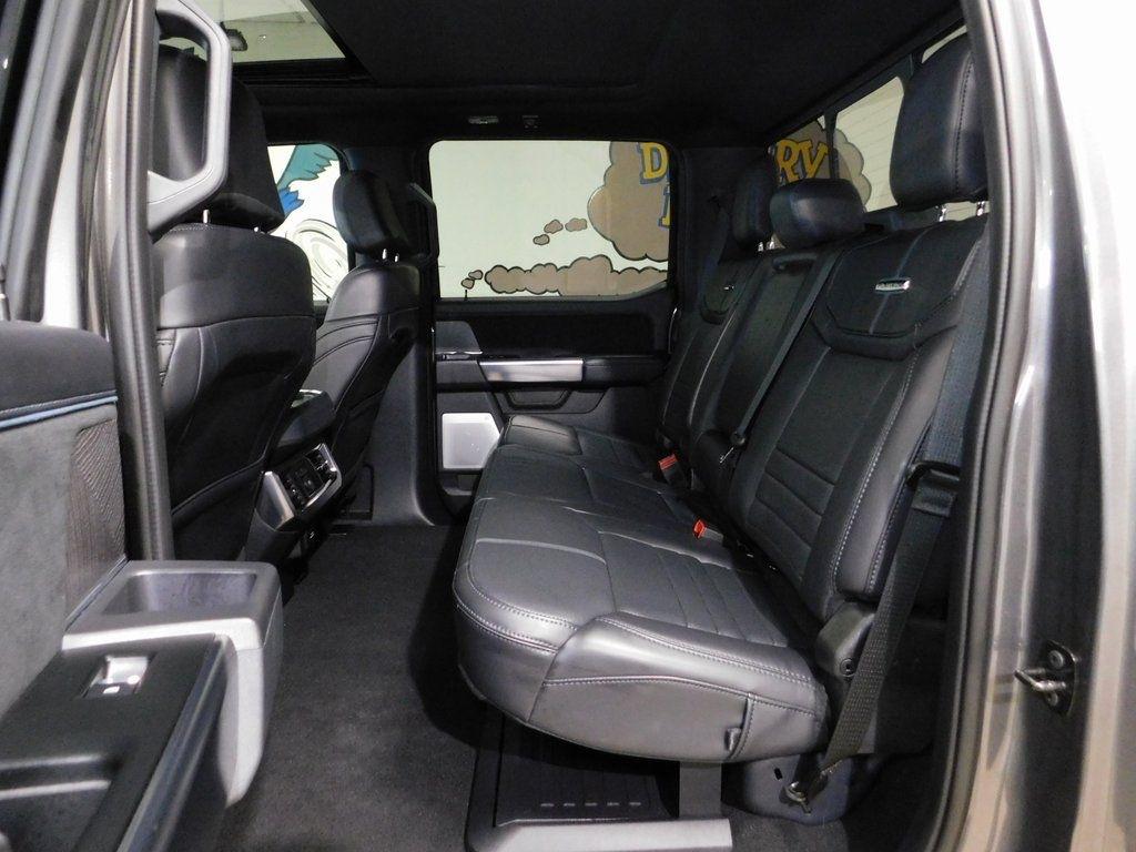 Ford F-250 SD Platinum Crew Cab 4WD 2025