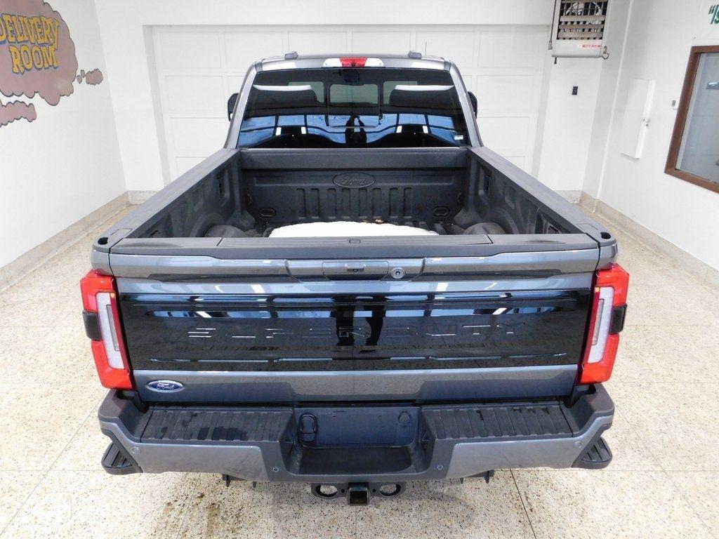 Ford F-250 SD Platinum Crew Cab 4WD 2025