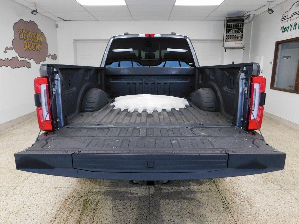 Ford F-250 SD Platinum Crew Cab 4WD 2025