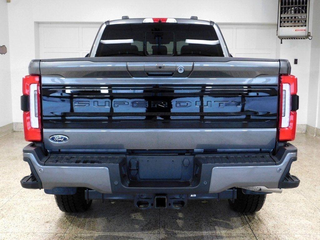 Ford F-250 SD Platinum Crew Cab 4WD 2025