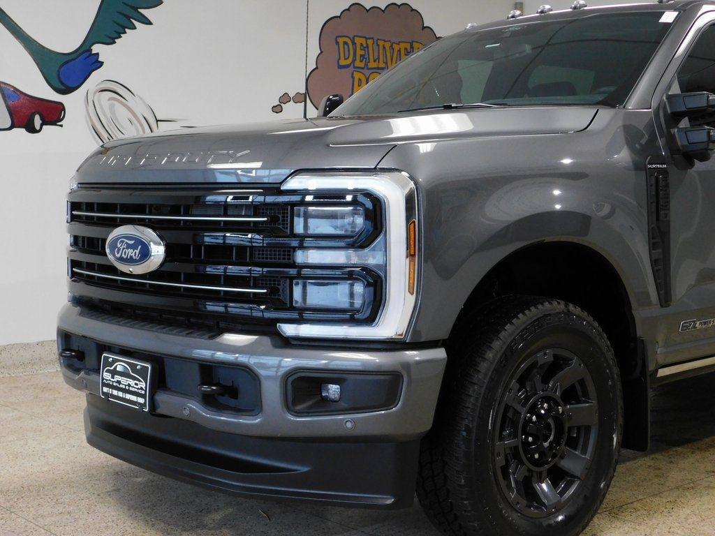 Ford F-250 SD Platinum Crew Cab 4WD 2025