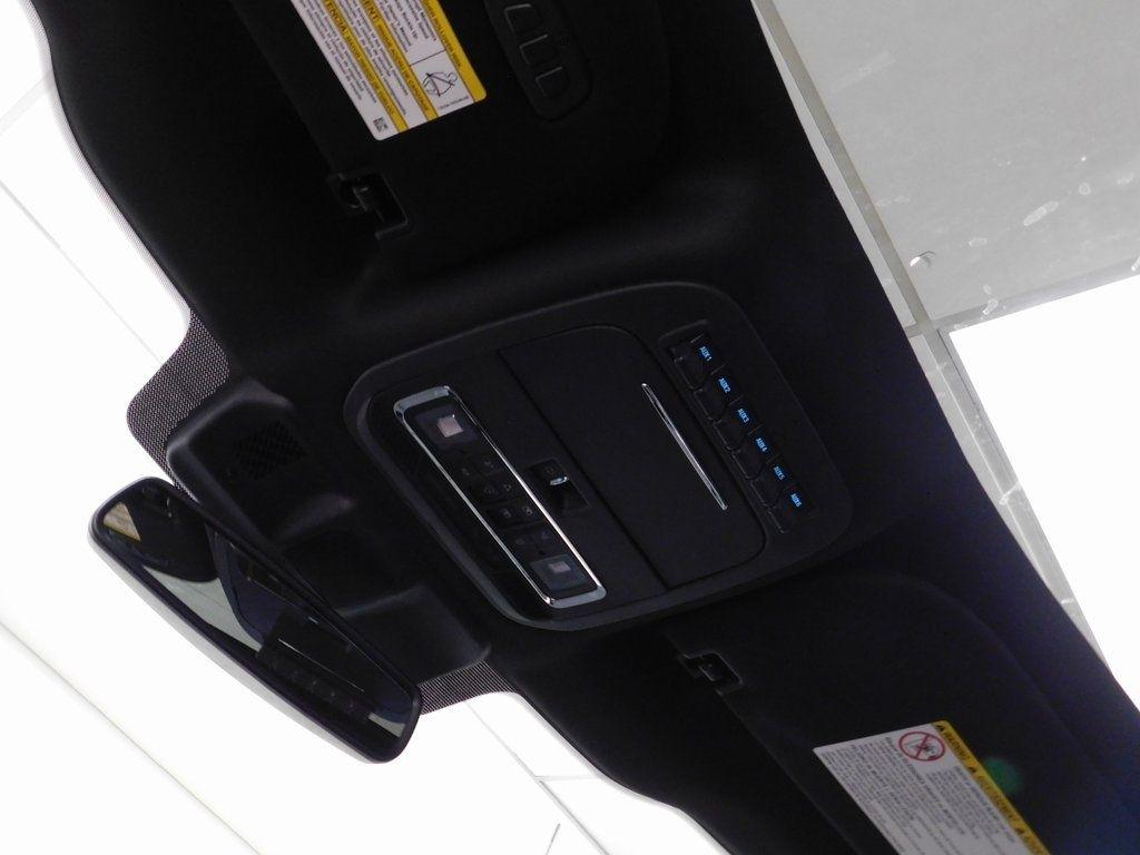 Ford F-250 SD Platinum Crew Cab 4WD 2025