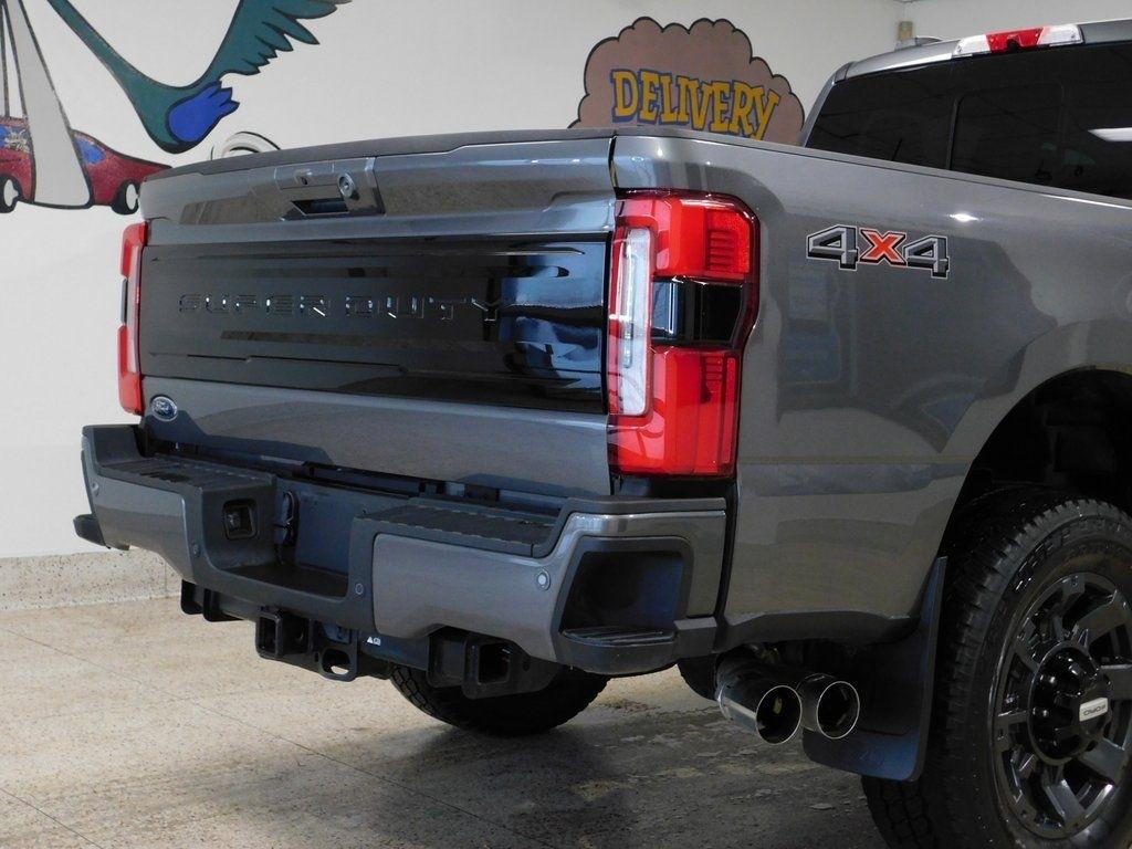 Ford F-250 SD Platinum Crew Cab 4WD 2025