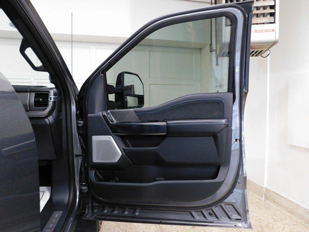 Ford F-250 SD Platinum Crew Cab 4WD 2025