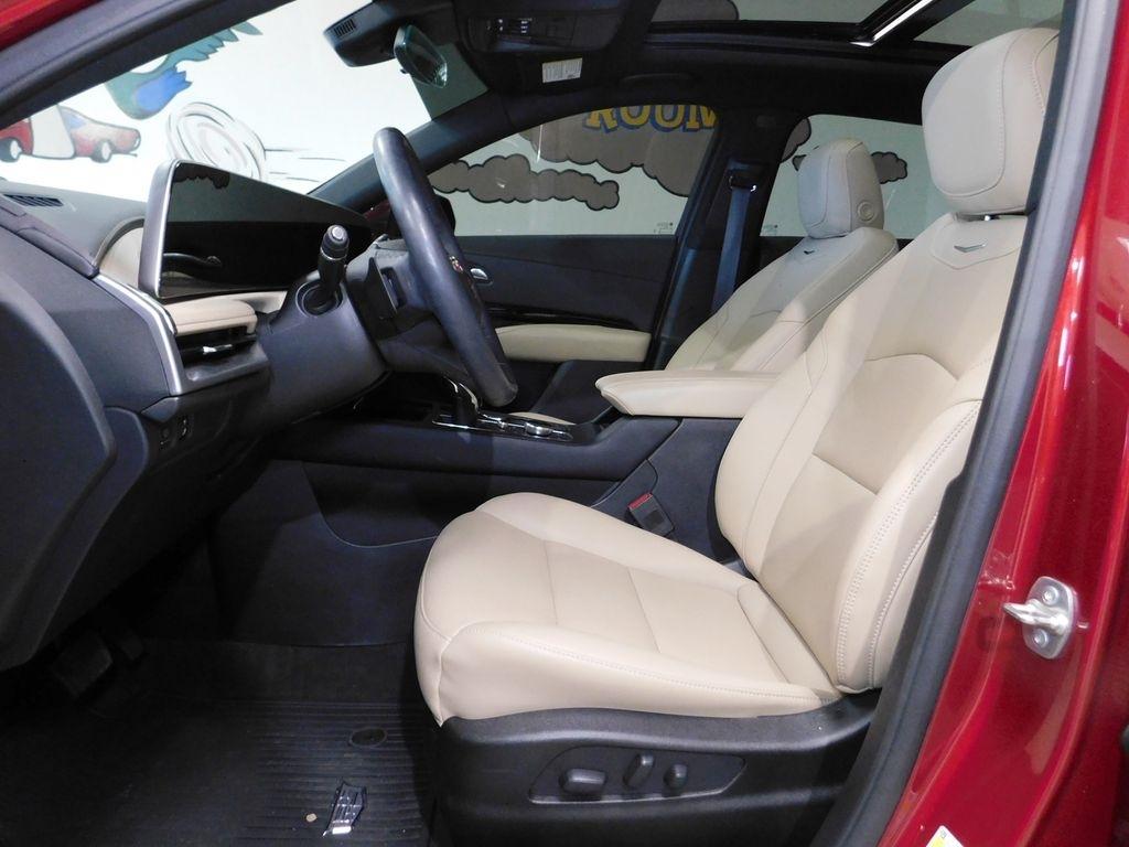 Cadillac XT4 Luxury AWD 2024