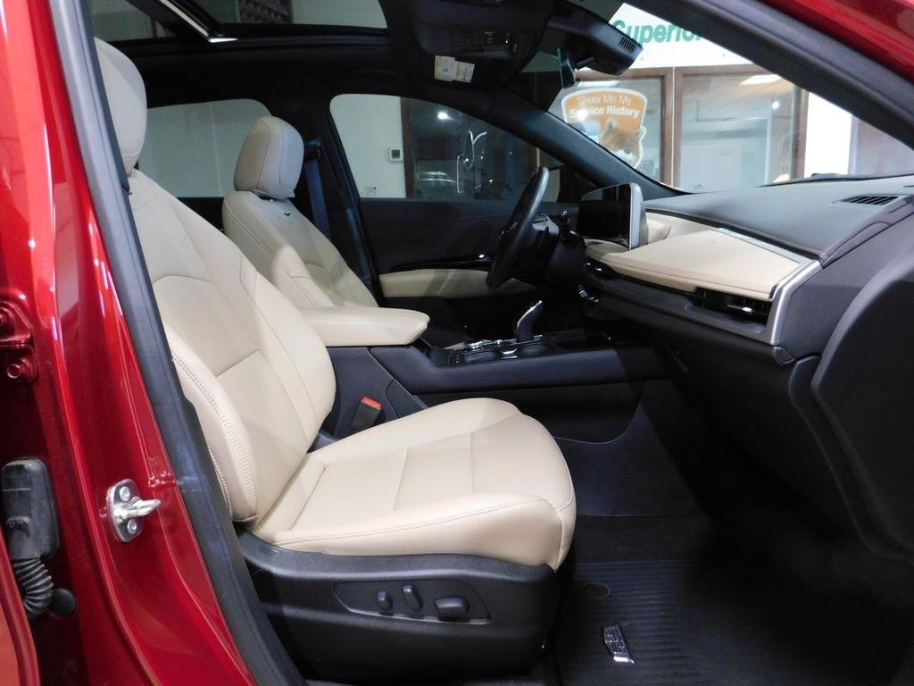 Cadillac XT4 Luxury AWD 2024