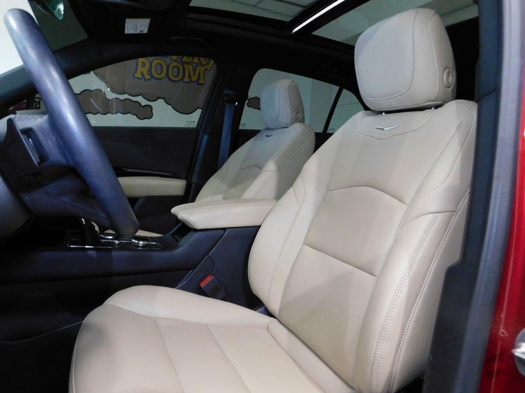 Cadillac XT4 Luxury AWD 2024