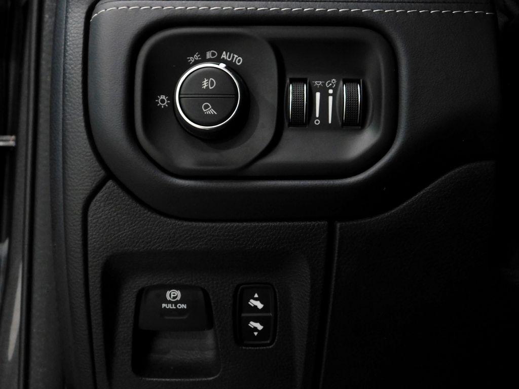 RAM 1500 Limited Crew Cab SWB 4WD 2022