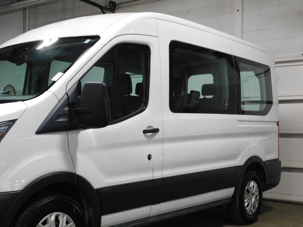 Ford Transit 150 Wagon Med. Roof XLT w/Sliding Pass. 130-in. WB 2018
