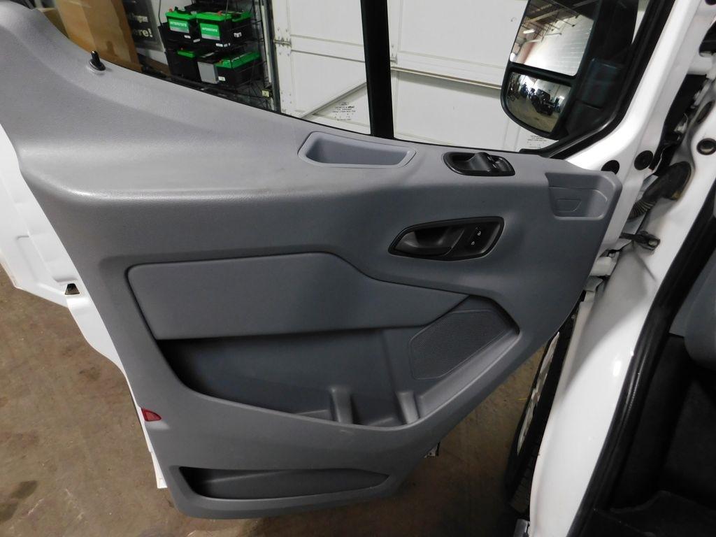 Ford Transit 150 Wagon Med. Roof XLT w/Sliding Pass. 130-in. WB 2018