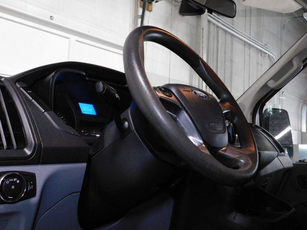 Ford Transit 150 Wagon Med. Roof XLT w/Sliding Pass. 130-in. WB 2018