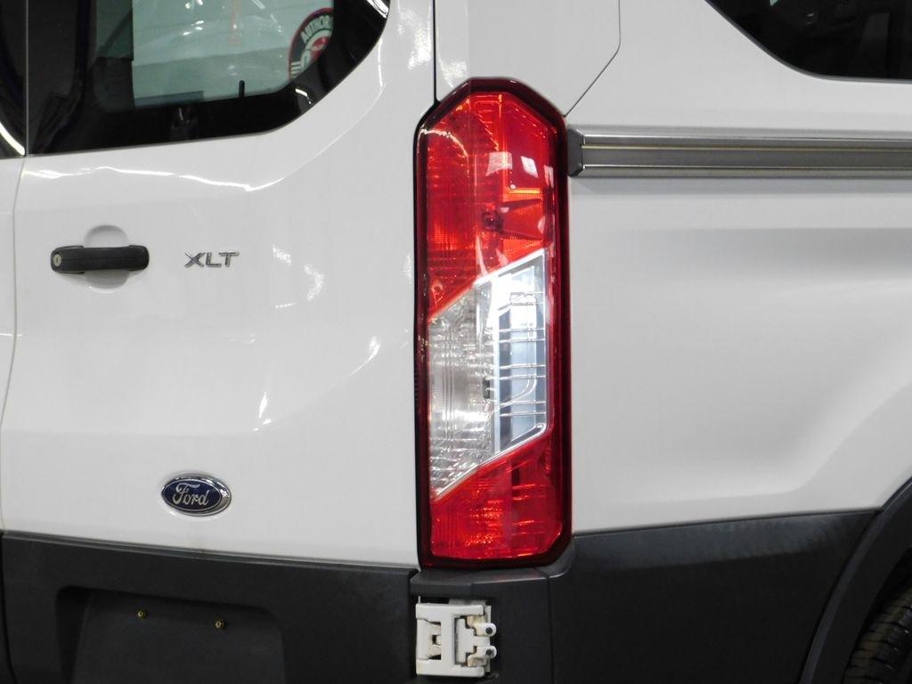 Ford Transit 150 Wagon Med. Roof XLT w/Sliding Pass. 130-in. WB 2018