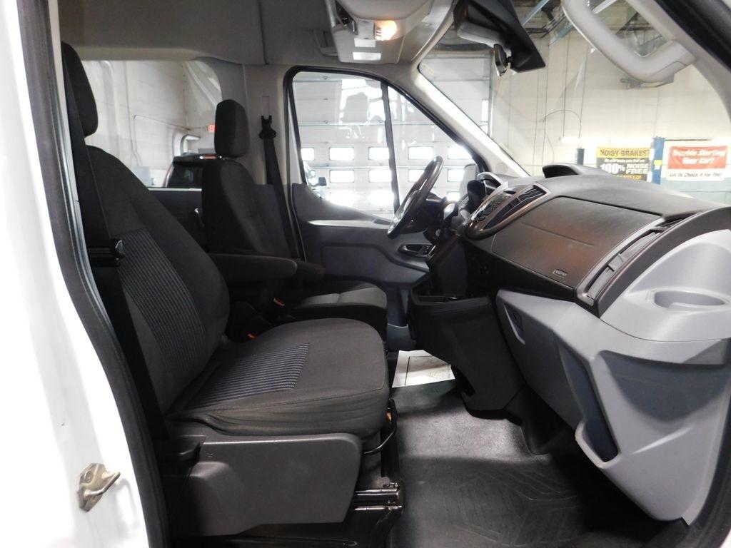 Ford Transit 150 Wagon Med. Roof XLT w/Sliding Pass. 130-in. WB 2018