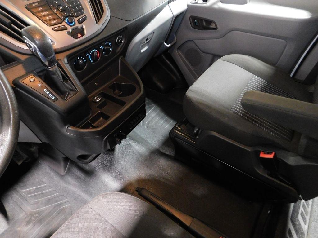 Ford Transit 150 Wagon Med. Roof XLT w/Sliding Pass. 130-in. WB 2018