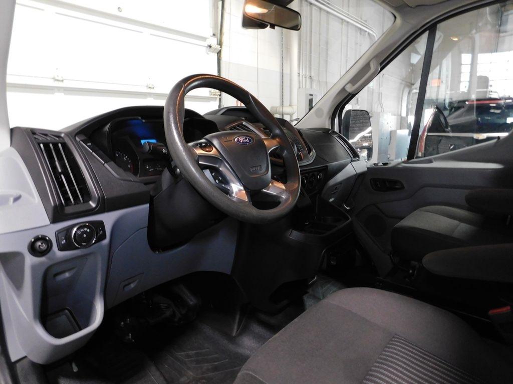Ford Transit 150 Wagon Med. Roof XLT w/Sliding Pass. 130-in. WB 2018
