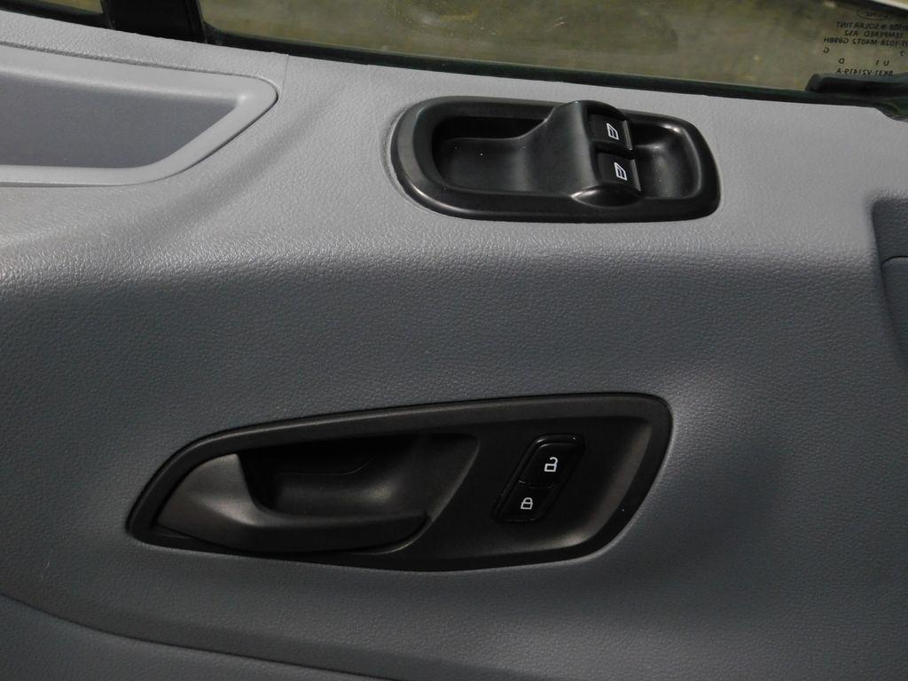 Ford Transit 150 Wagon Med. Roof XLT w/Sliding Pass. 130-in. WB 2018