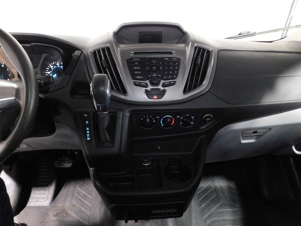 Ford Transit 150 Wagon Med. Roof XLT w/Sliding Pass. 130-in. WB 2018