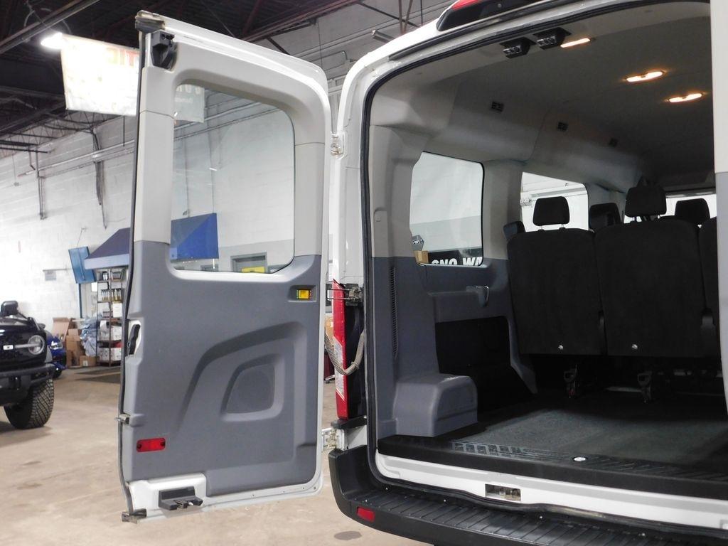 Ford Transit 150 Wagon Med. Roof XLT w/Sliding Pass. 130-in. WB 2018