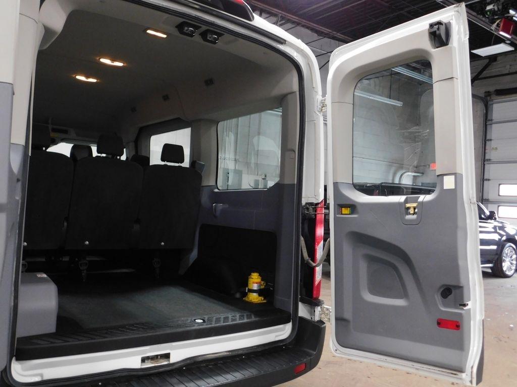 Ford Transit 150 Wagon Med. Roof XLT w/Sliding Pass. 130-in. WB 2018