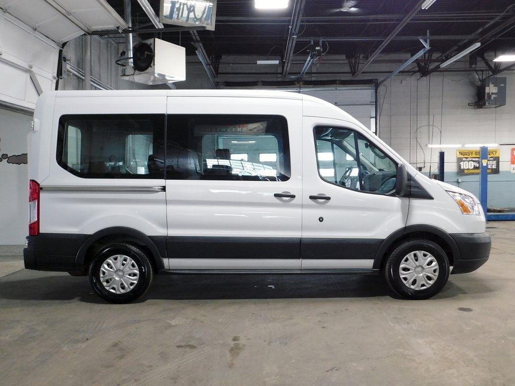 Ford Transit 150 Wagon Med. Roof XLT w/Sliding Pass. 130-in. WB 2018