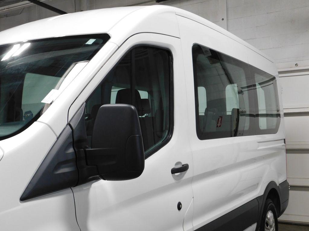 Ford Transit 150 Wagon Med. Roof XLT w/Sliding Pass. 130-in. WB 2018