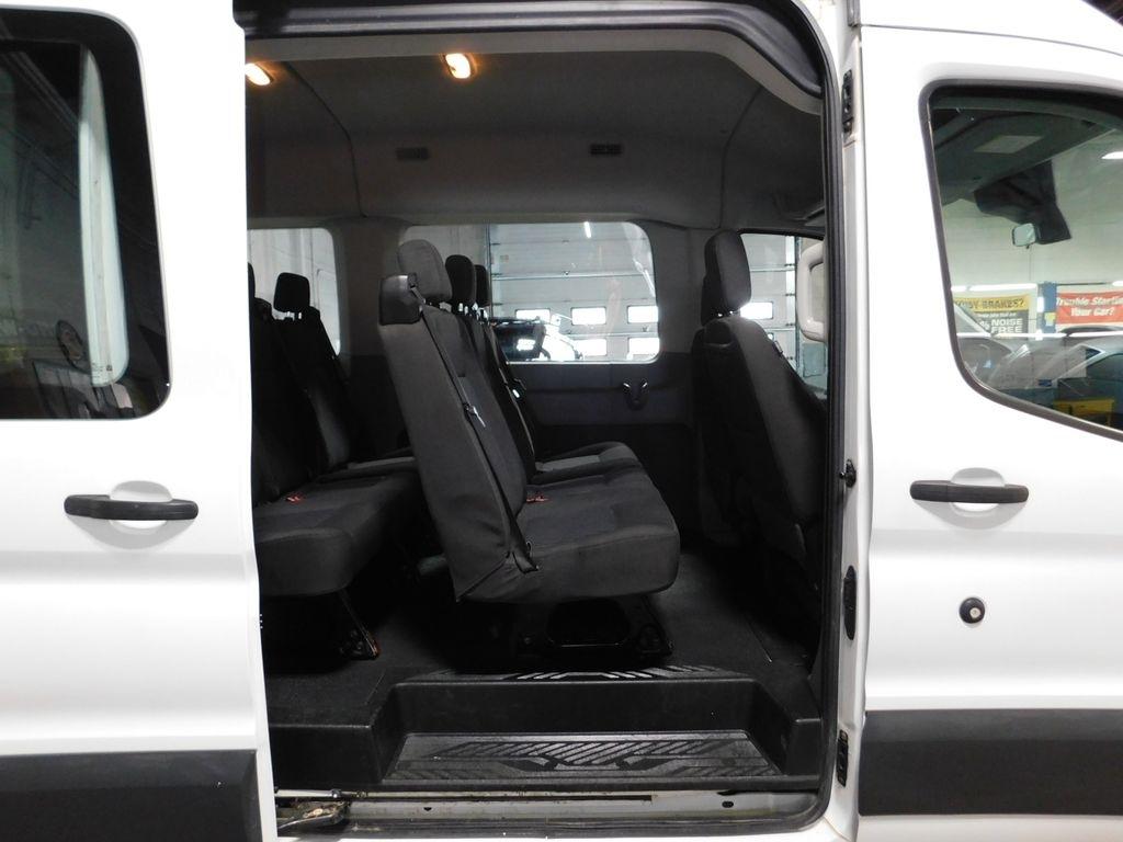 Ford Transit 150 Wagon Med. Roof XLT w/Sliding Pass. 130-in. WB 2018