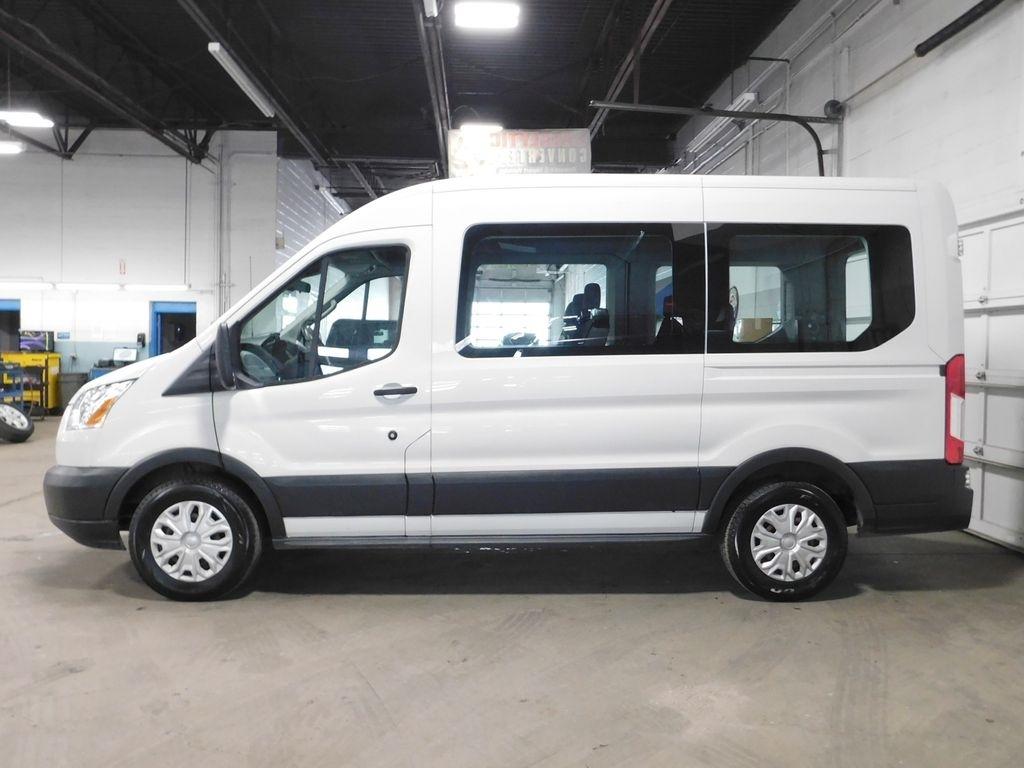 Ford Transit 150 Wagon Med. Roof XLT w/Sliding Pass. 130-in. WB 2018