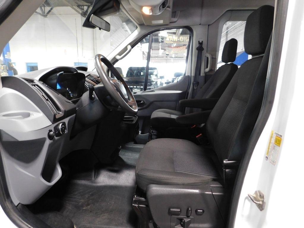 Ford Transit 150 Wagon Med. Roof XLT w/Sliding Pass. 130-in. WB 2018