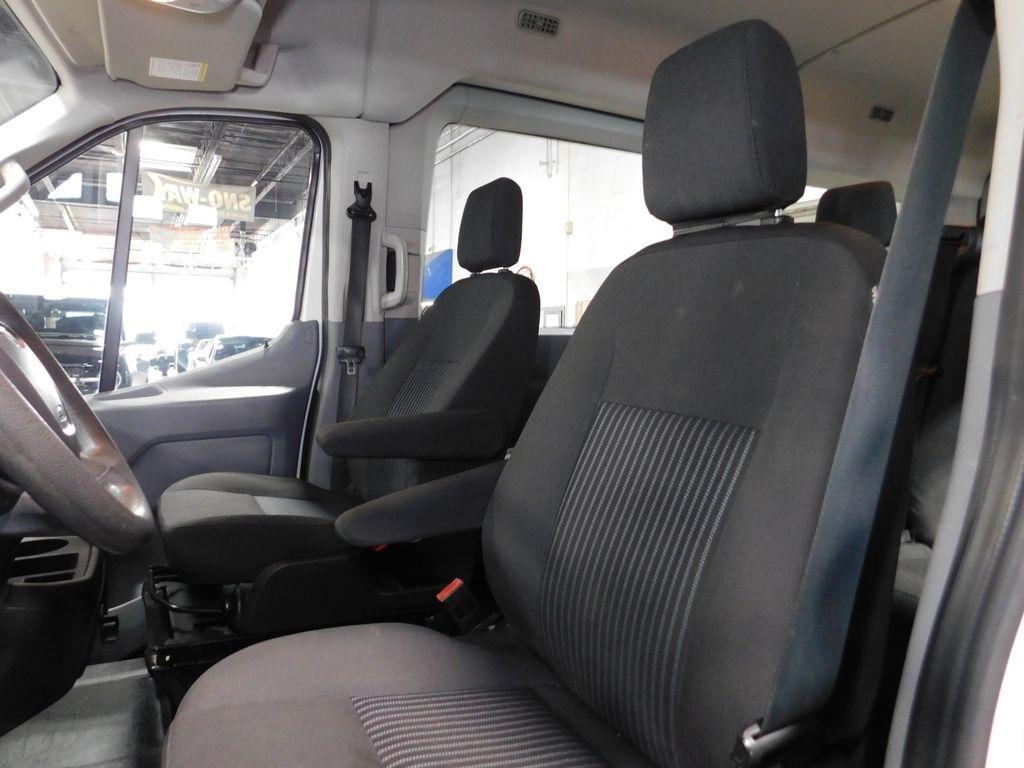 Ford Transit 150 Wagon Med. Roof XLT w/Sliding Pass. 130-in. WB 2018
