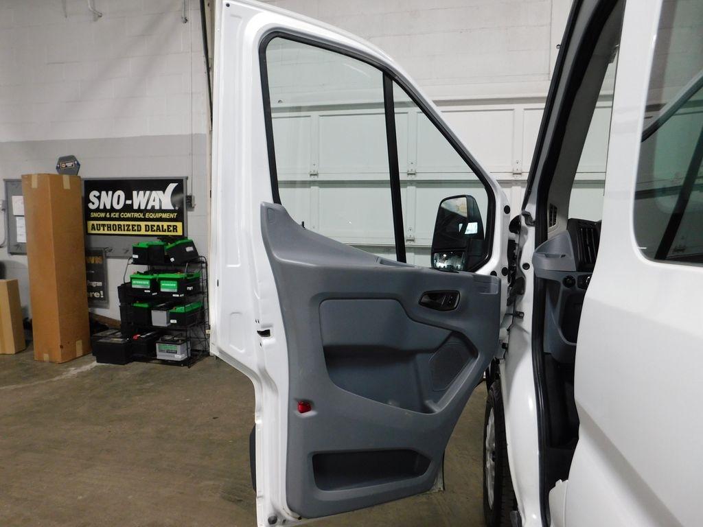 Ford Transit 150 Wagon Med. Roof XLT w/Sliding Pass. 130-in. WB 2018