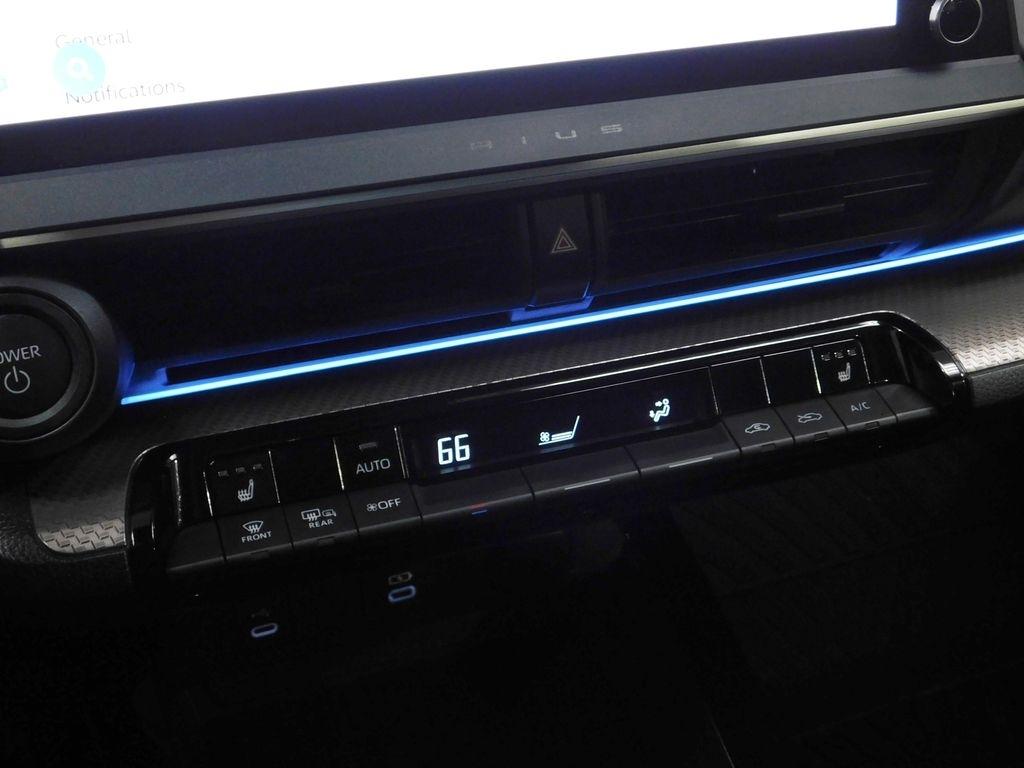 Toyota Prius XLE AWD 2024