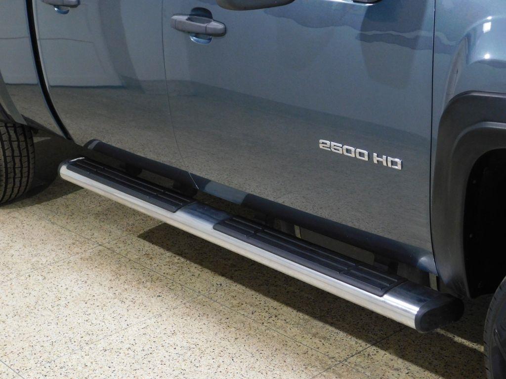 Chevrolet Silverado 2500HD LT Crew Cab 4WD 2011