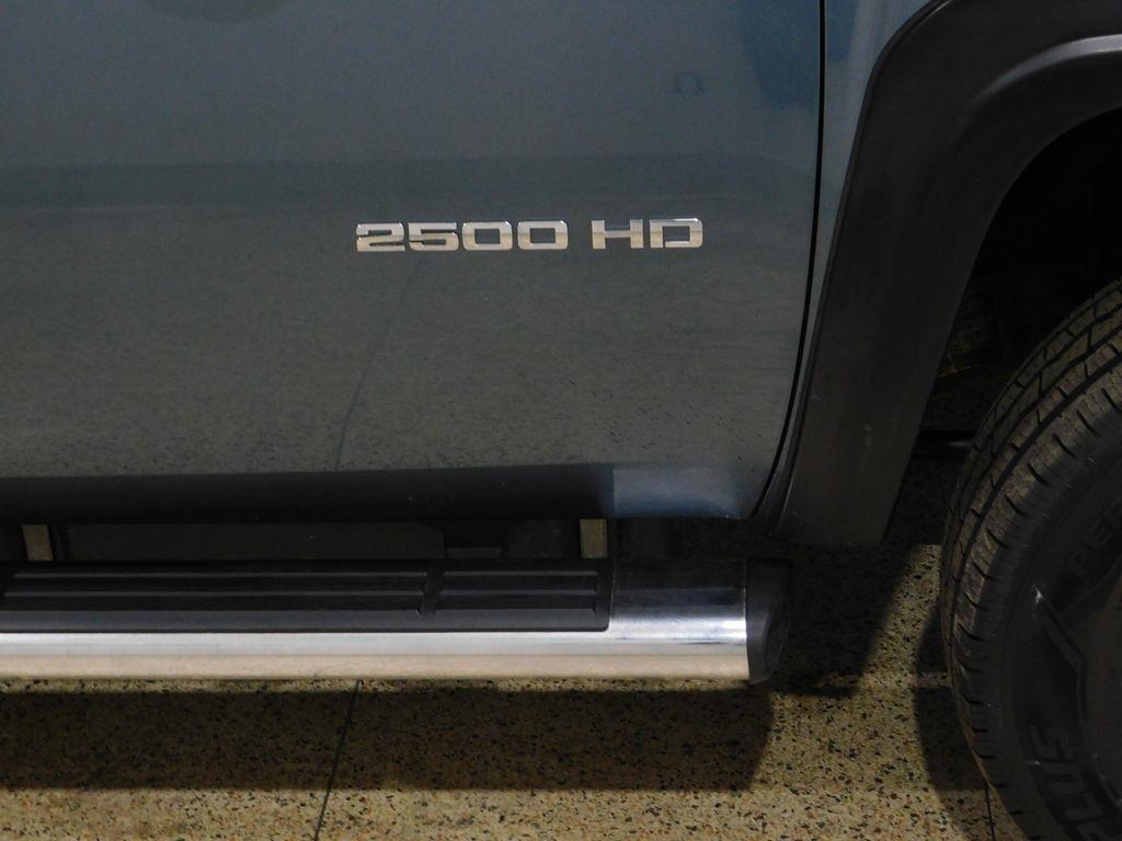 Chevrolet Silverado 2500HD LT Crew Cab 4WD 2011