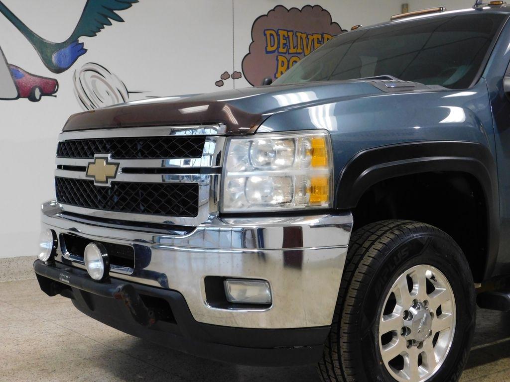 Chevrolet Silverado 2500HD LT Crew Cab 4WD 2011