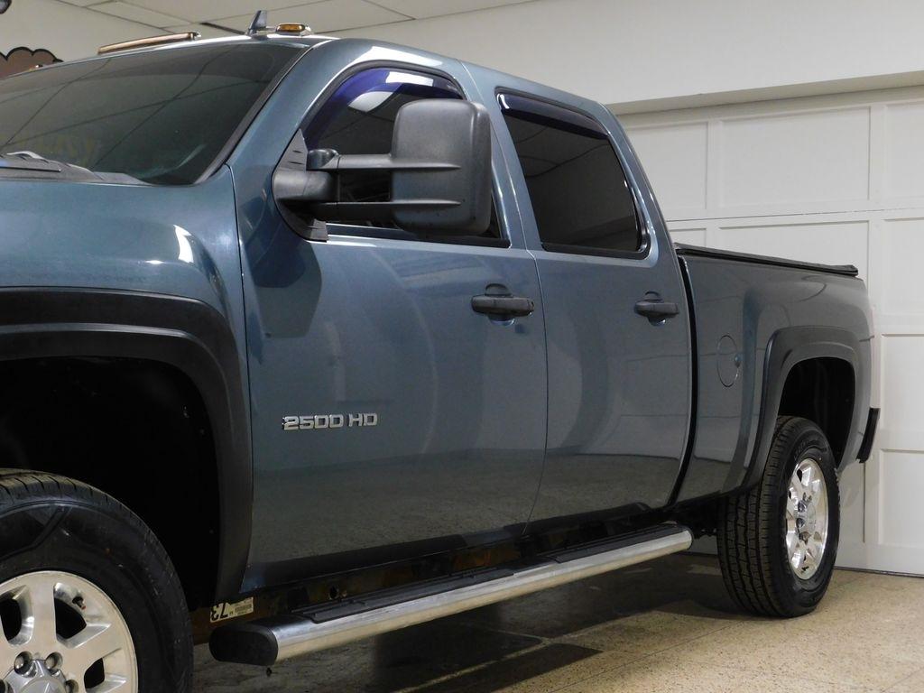 Chevrolet Silverado 2500HD LT Crew Cab 4WD 2011