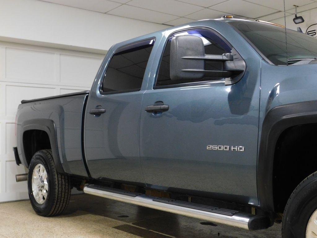 Chevrolet Silverado 2500HD LT Crew Cab 4WD 2011