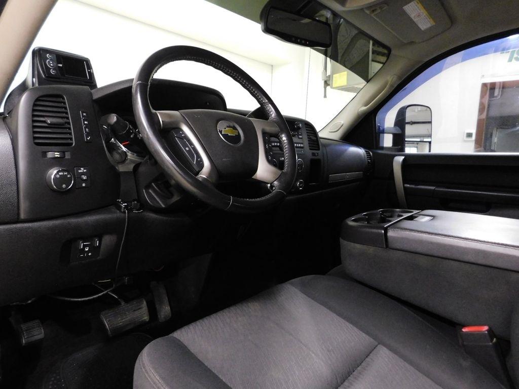 Chevrolet Silverado 2500HD LT Crew Cab 4WD 2011