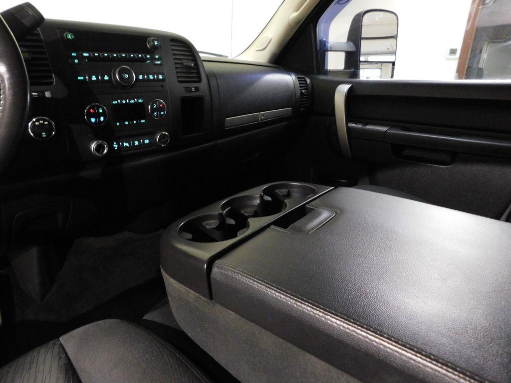 Chevrolet Silverado 2500HD LT Crew Cab 4WD 2011