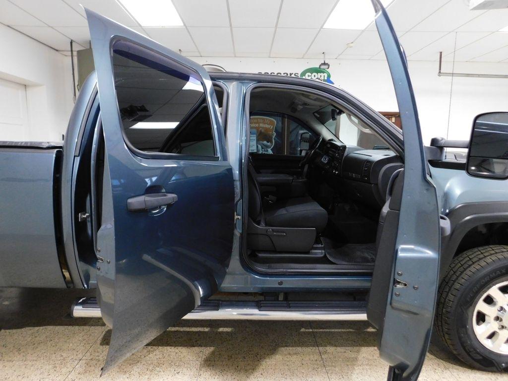 Chevrolet Silverado 2500HD LT Crew Cab 4WD 2011